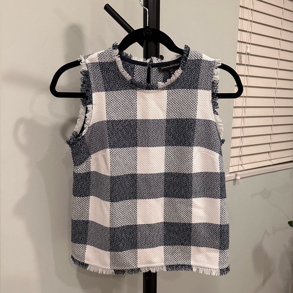 ‘Life’s a Picnic’ Chic Banana Republic Women’s Winter Top
